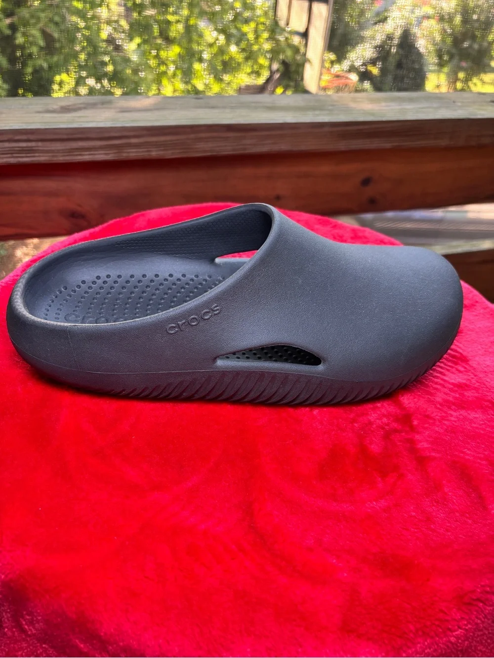 Crocs Mellow Slip On Recovery Clogs Slides Men’s 8 Women’s 10 Black Vent Window